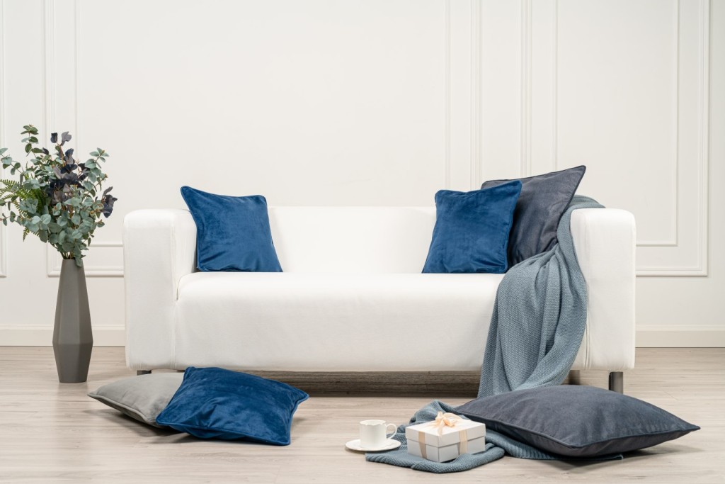 klippan-2-seater-cool-white-winter-interior-design (1)