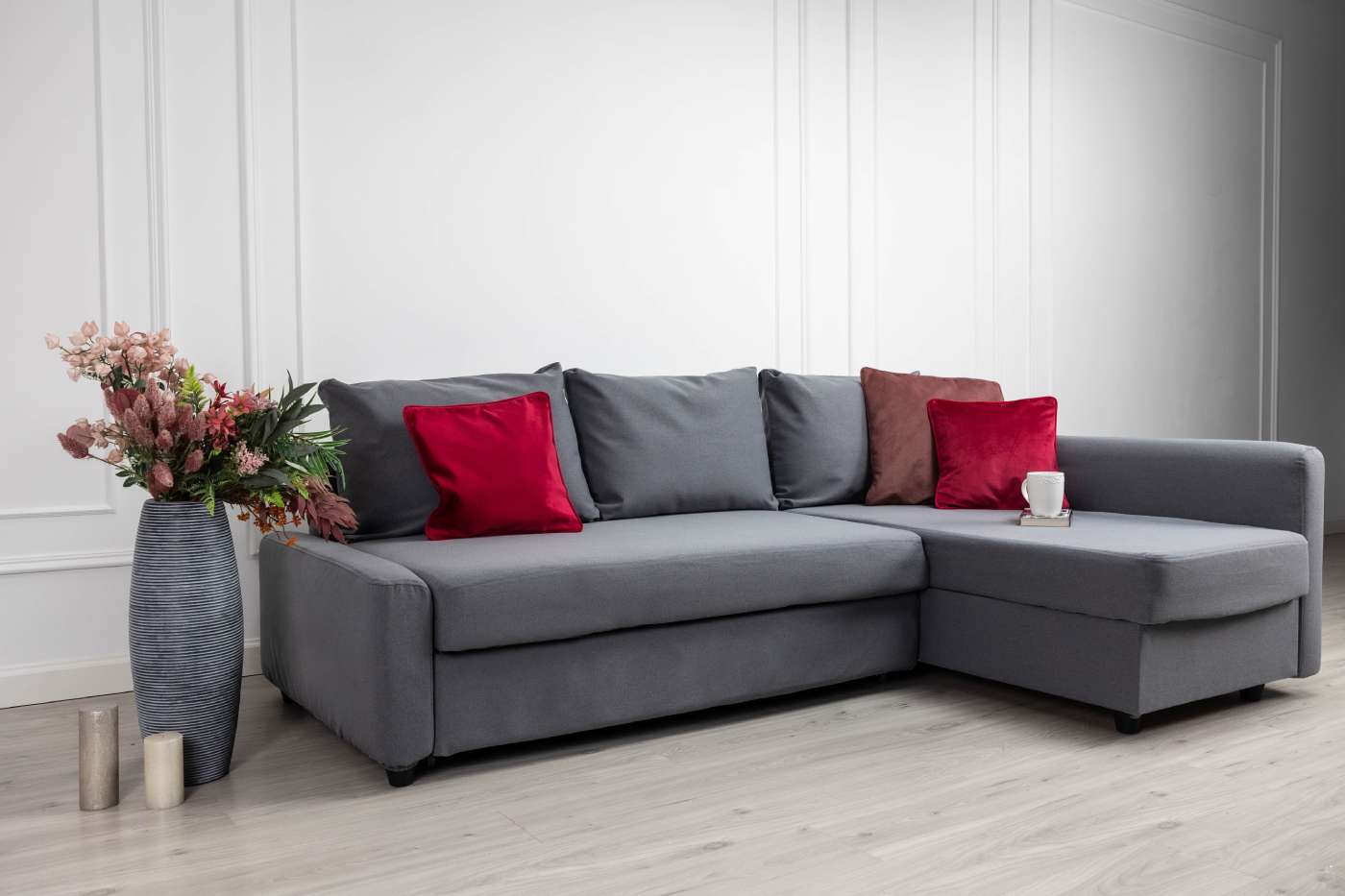 What colors go with a grey sofa? Stylish ideas to elevate your living room  decor - Masters of Covers, image size:1400x933