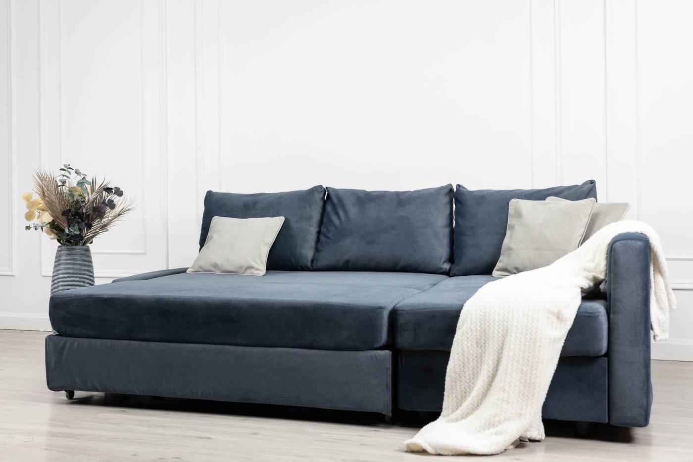 Sleeper-Sofa-in-the-living-room-Friheten-Couch-Cover